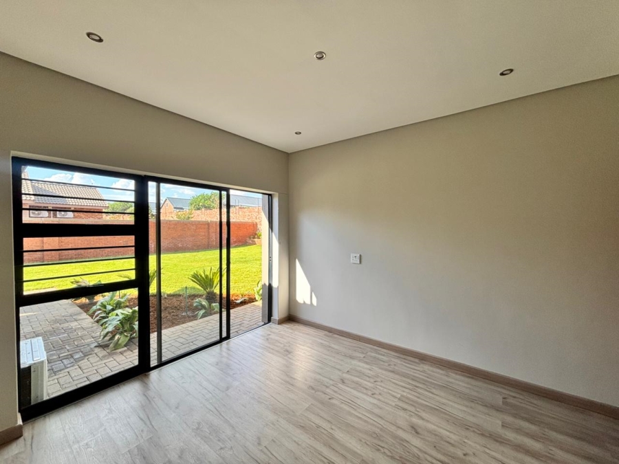 3 Bedroom Property for Sale in Van Der Hoff Park North West